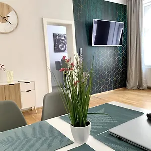 https://apartment-am-einsiedlerpark.vienna-besthotels.com